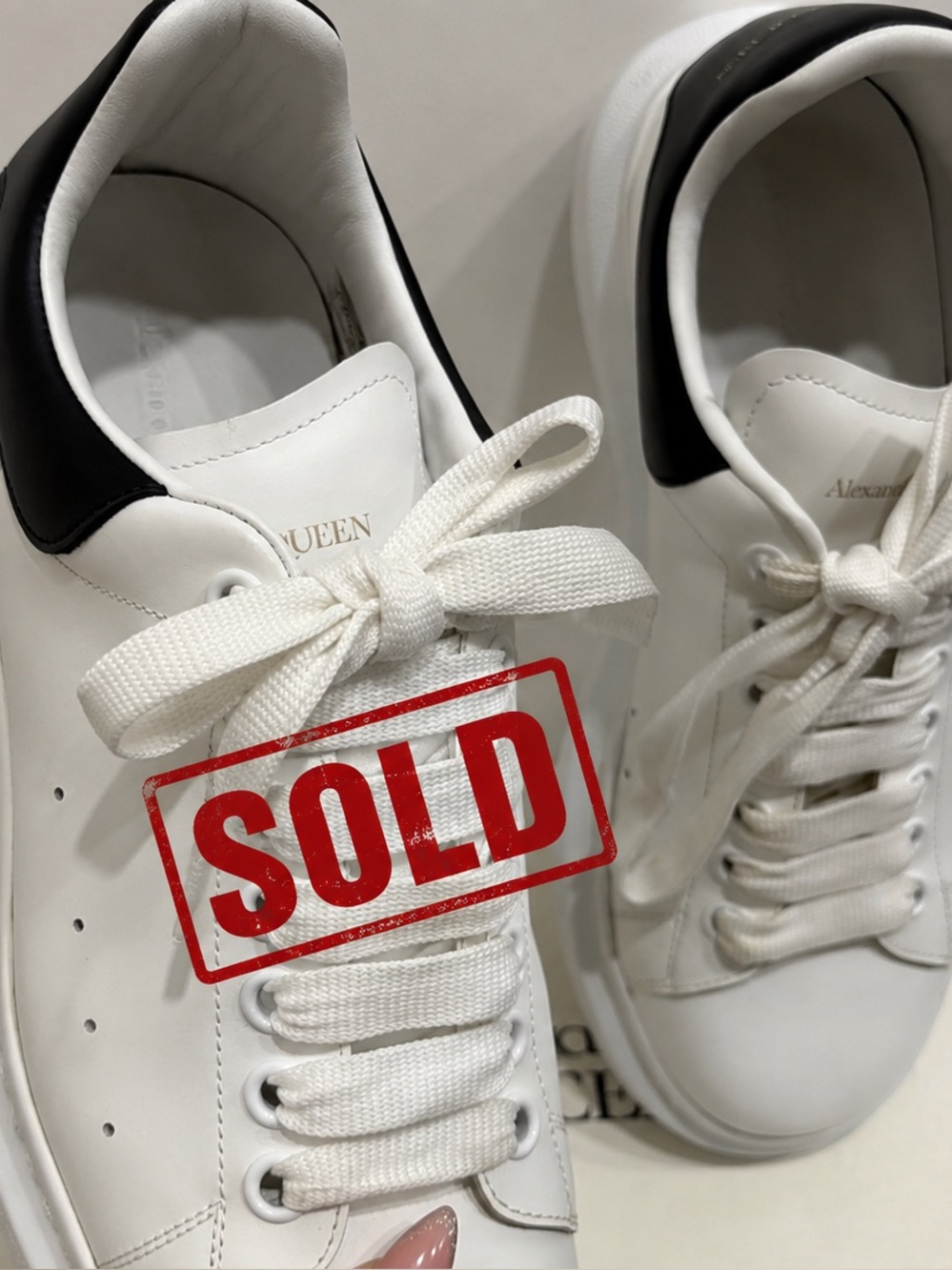 White/ Black alexander mcqueen sneakers men/women EU Sz 40.5 and US 7.5